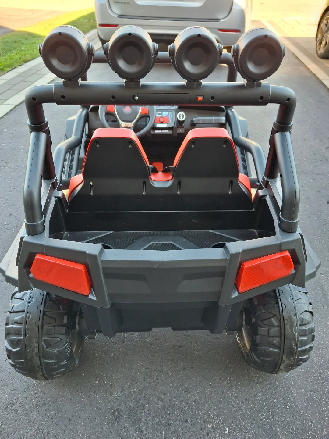 Marvel Spider-Man Ride-On Car image indicator(3)