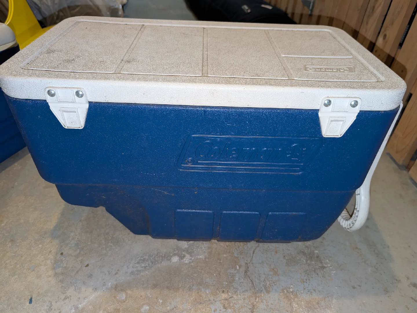 Coleman 50 Quart Wheeled Cooler image indicator(2)