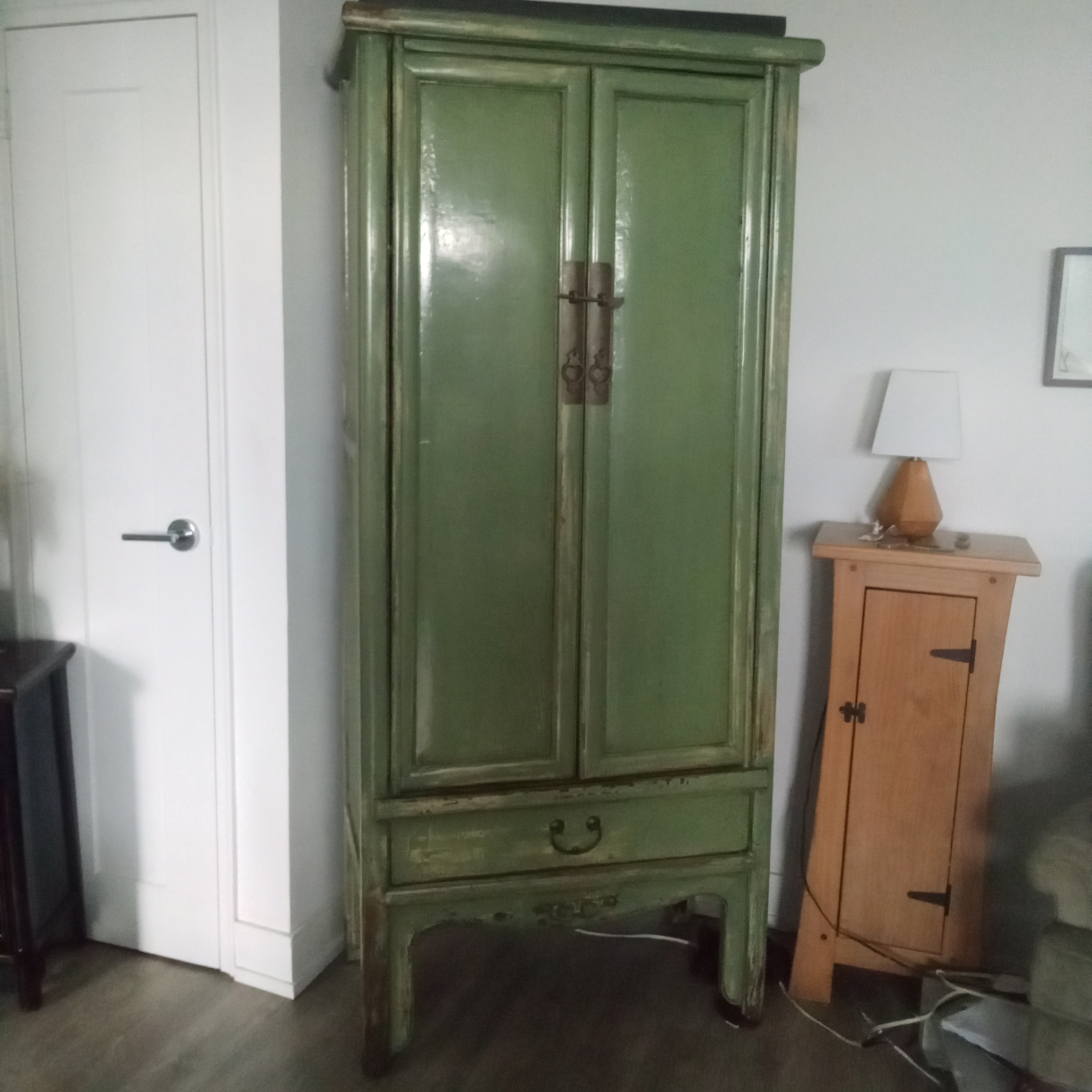 19th century moss green distressed armoire, - photo 2