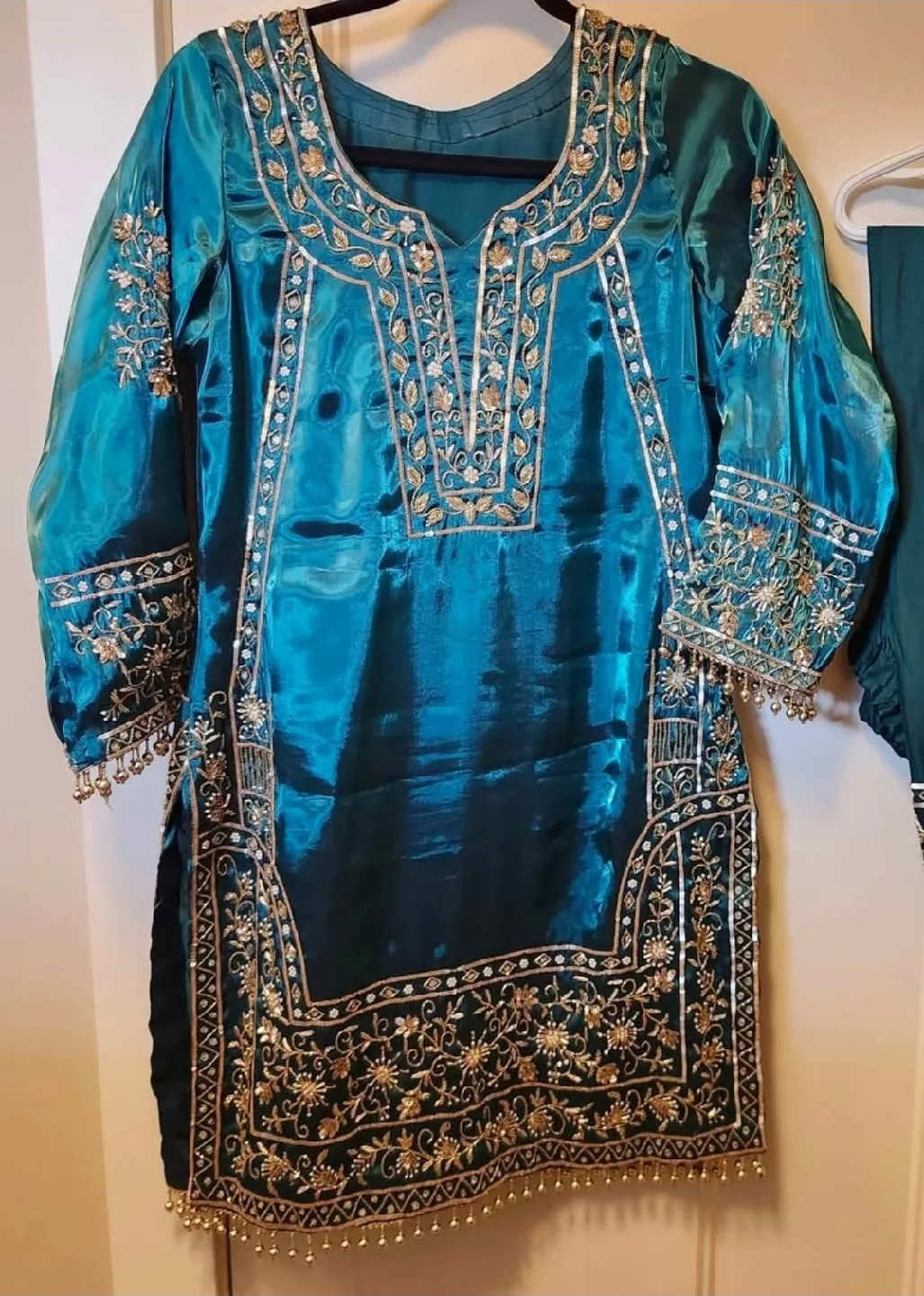 Bottle green Embellished Shalwar Kameez image indicator(5)