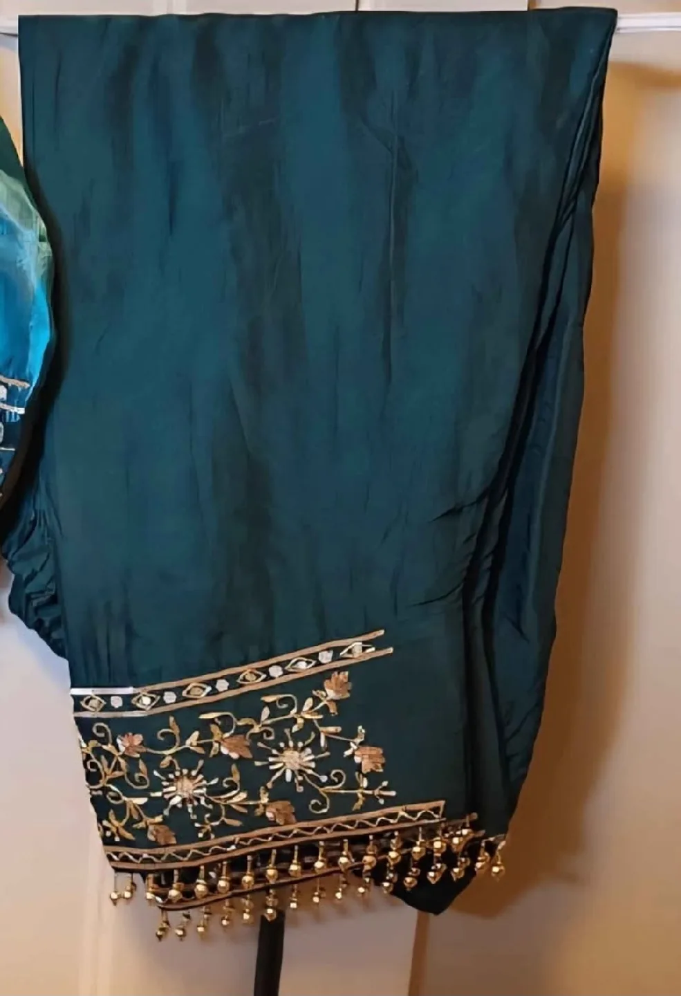 Bottle green Embellished Shalwar Kameez image indicator(7)