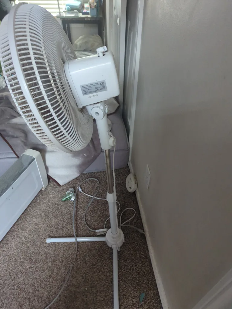 Living Solutions White Stand Fan image indicator(2)