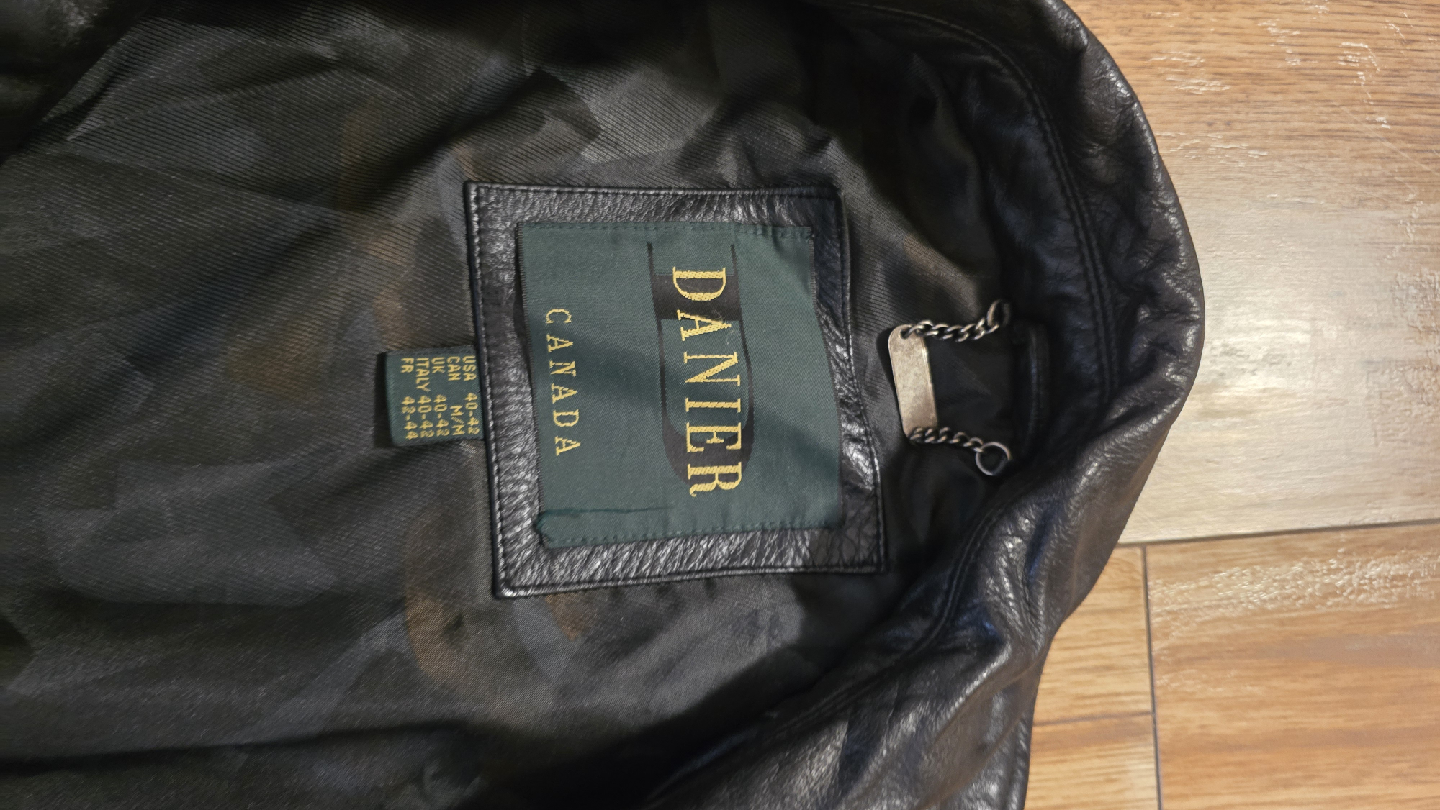 Danier Canada Black Leather Jacket Size 40-42 - photo 2