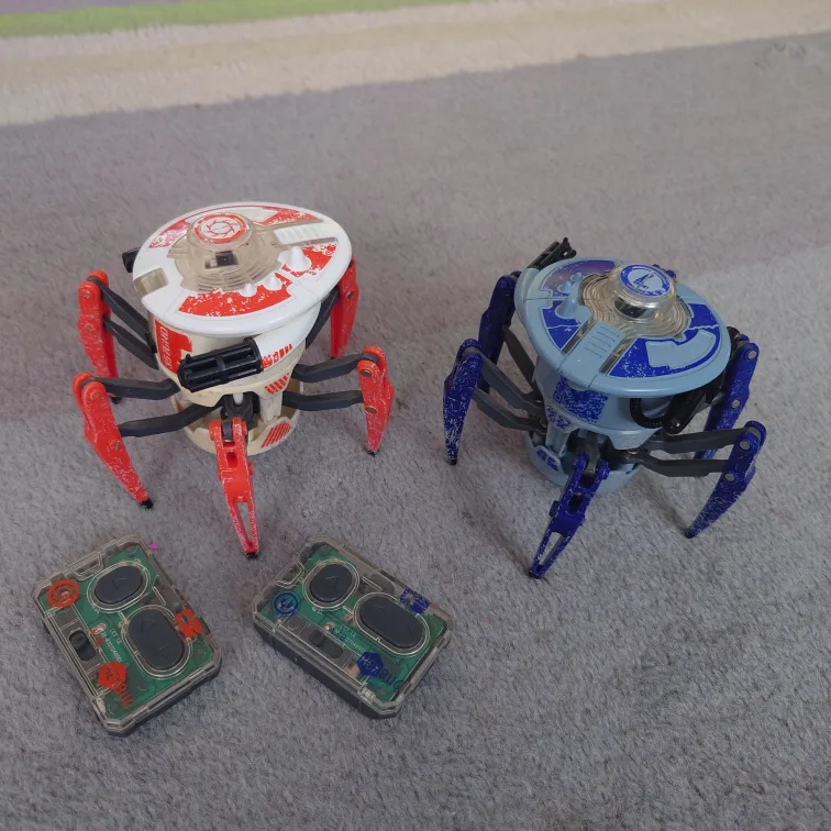 2 Hexbug Spiders with Remotes thumbnail