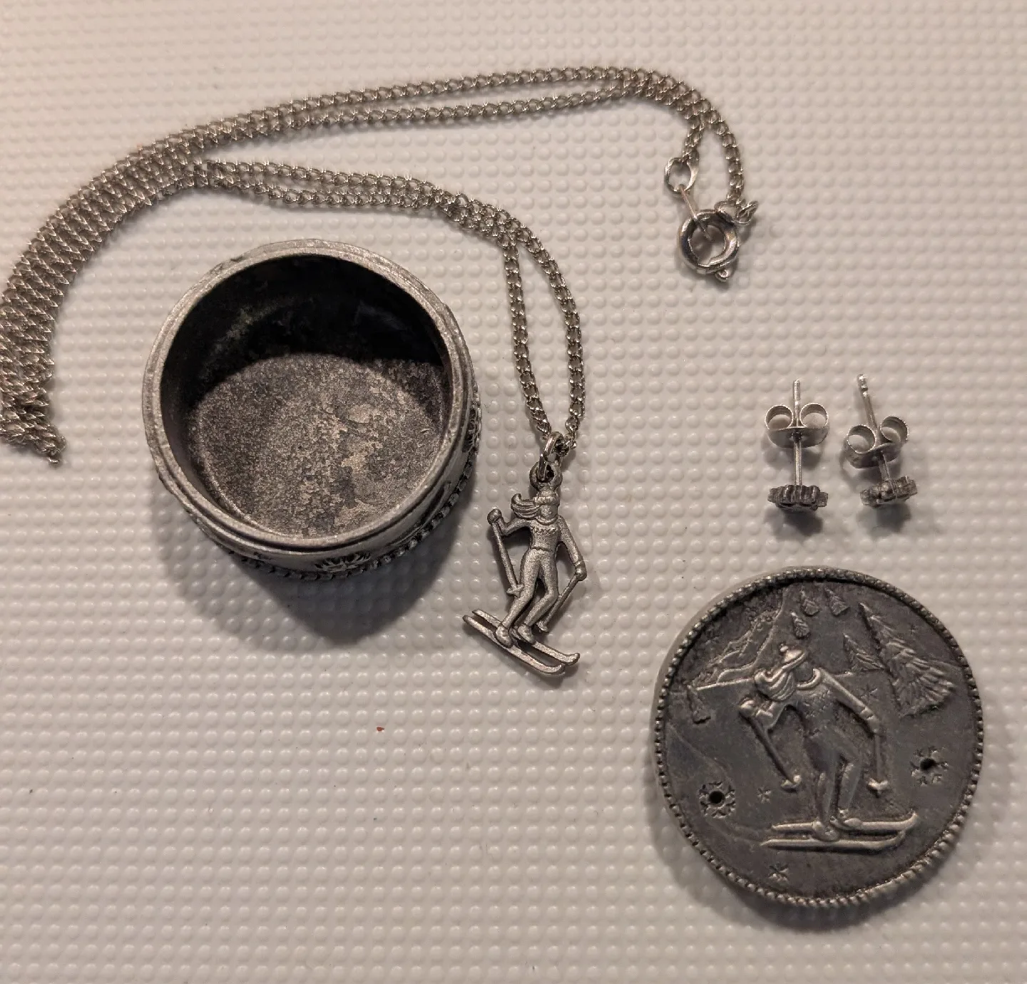 Ms Dee Vintage Pewter Trinket box image indicator(2)