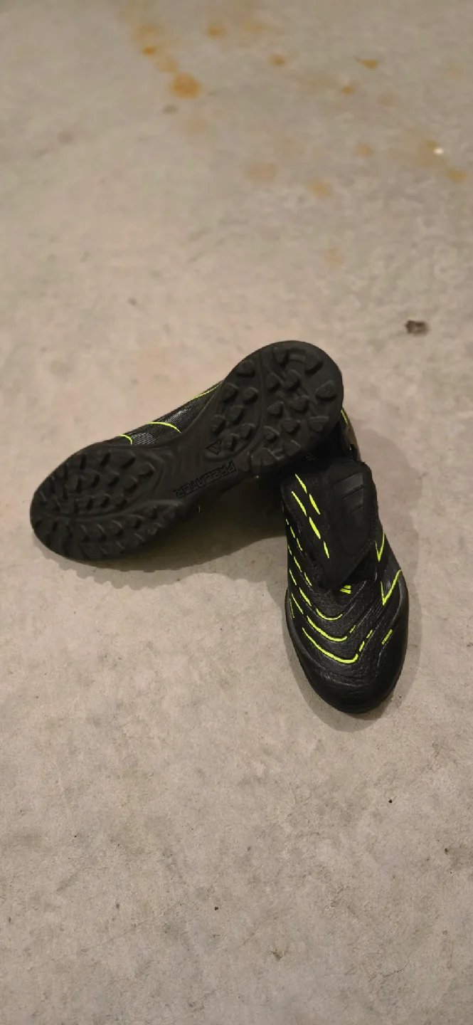 Adidas Predator Black Soccer Shoes image indicator(4)
