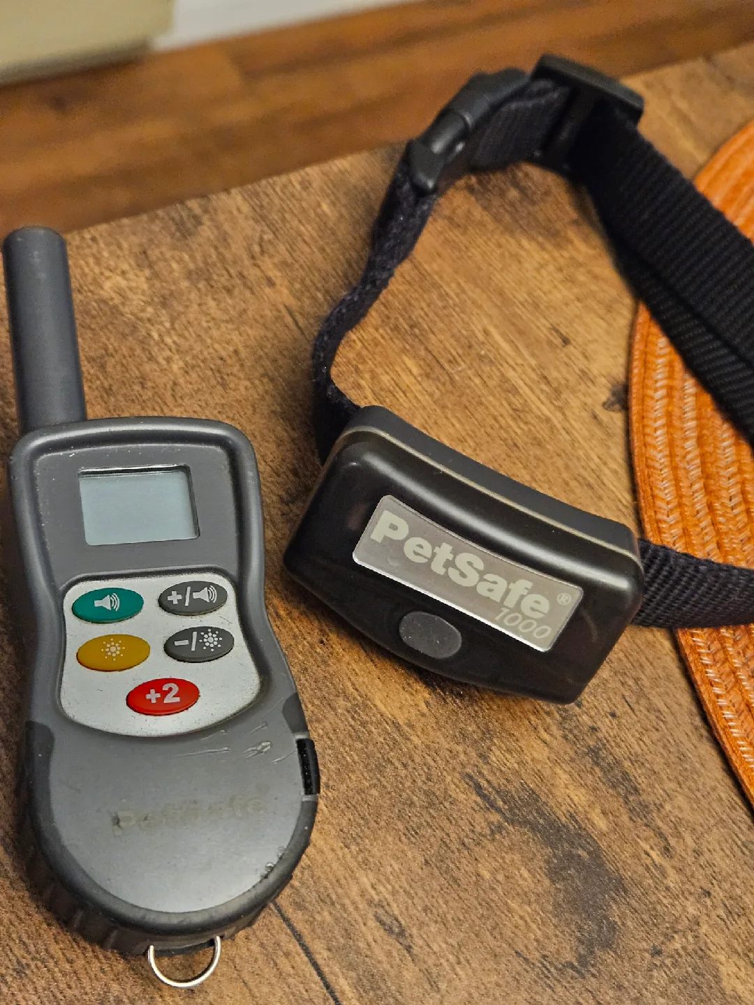 PetSafe 1000 Large Dog Bark Collar with Remote image indicator(5)