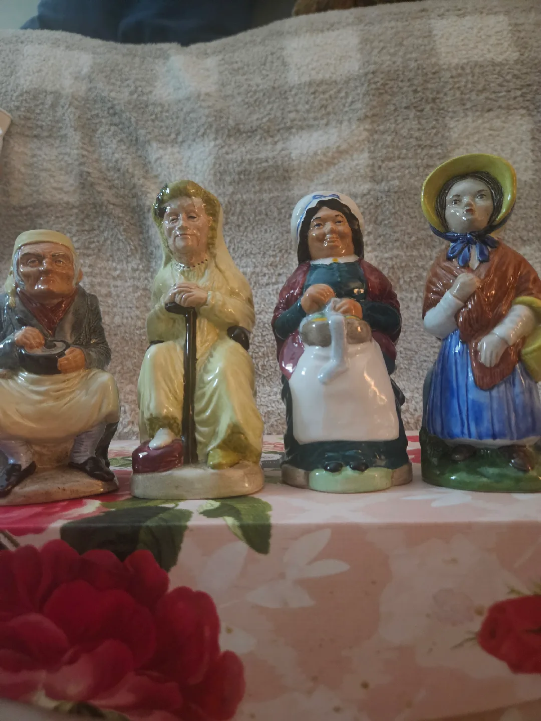 VTG Wood&Son 8-England TheCharles Dickens Toby Jugs  Collection image indicator(7)