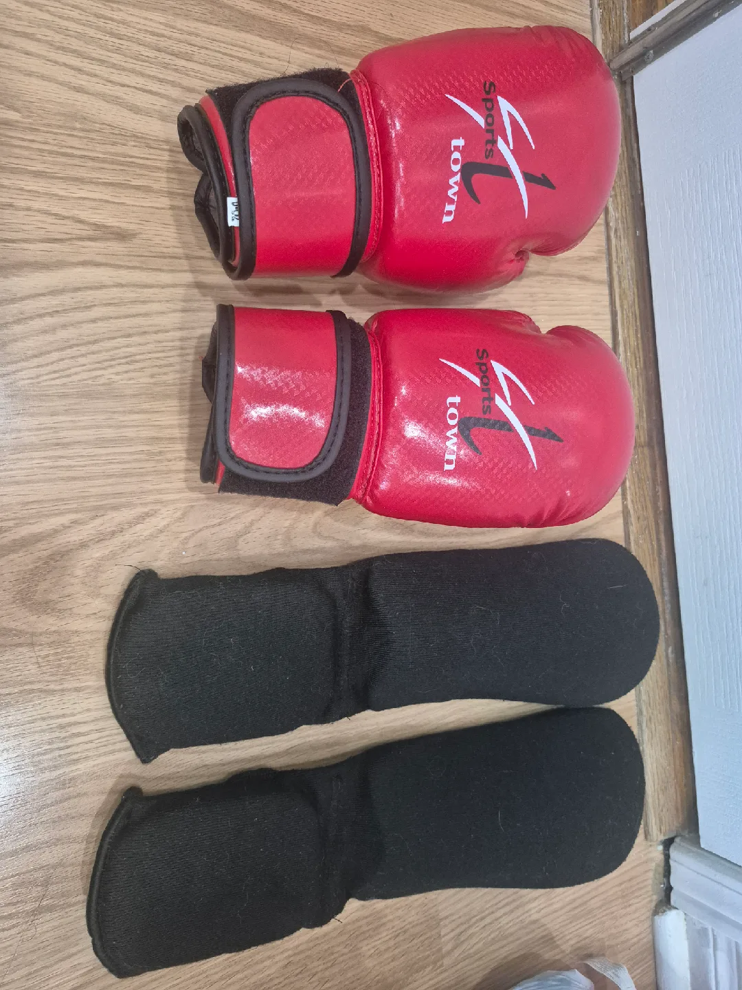 Sports Town Boxing Gloves & Shin Guards - Size children
