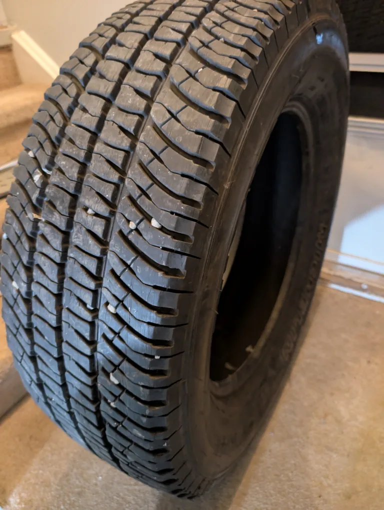 Michelin LT275/65R20 Tire image indicator(3)