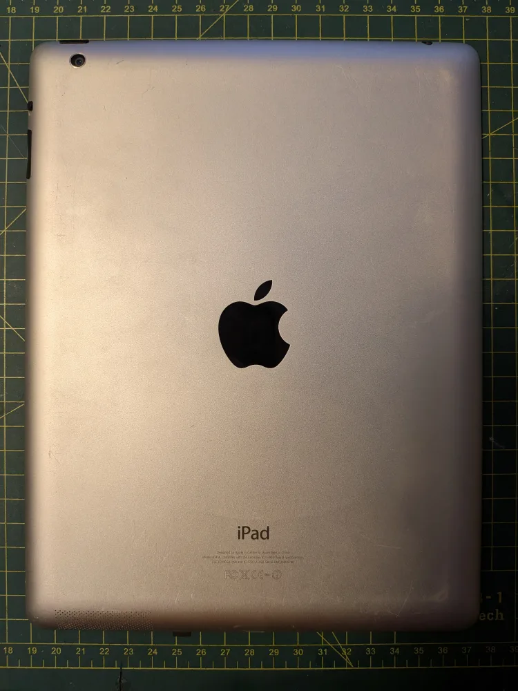 16GB iPad 4 with cover image indicator(2)