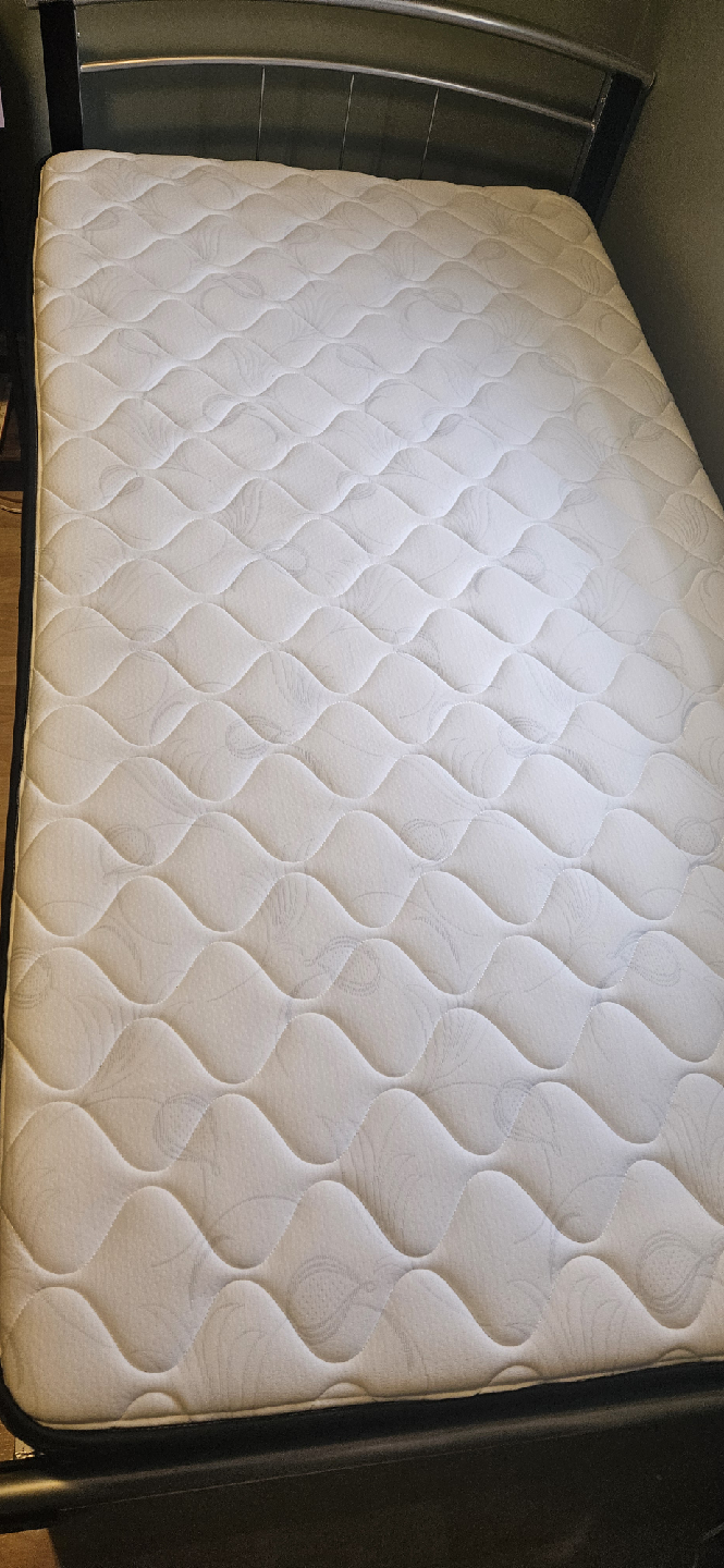 Mattress and Bed Frame - photo 3