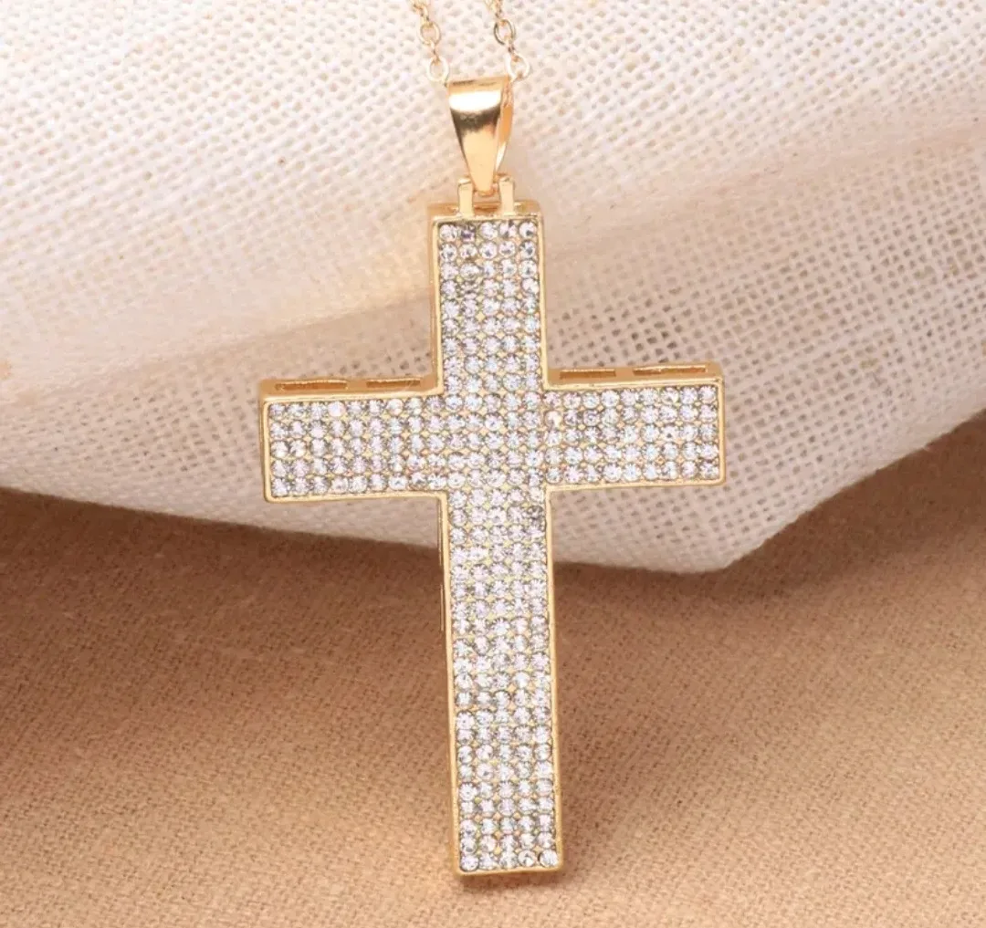 Gold Cross Pendant Necklace image indicator(3)