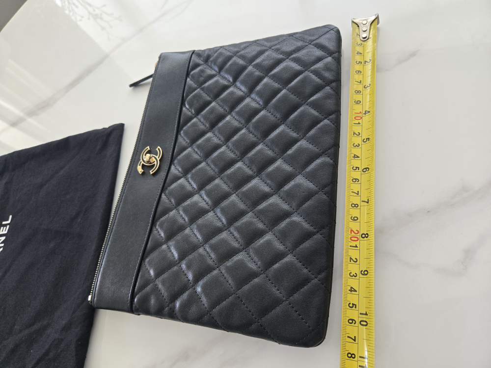Chanel Black Quilted Leather Clutch - photo 2