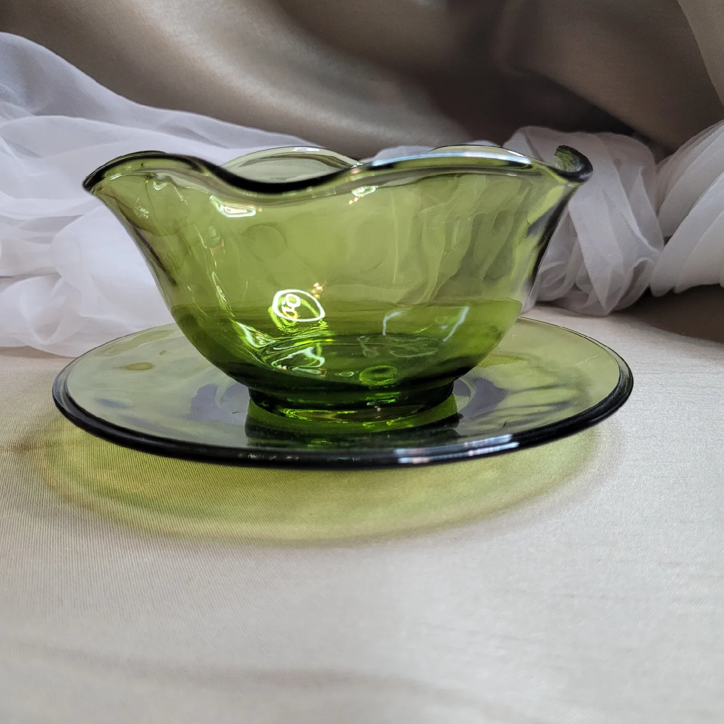 Vintage Indiana Glass Ruffled 2 pc Olive Green Set image indicator(5)