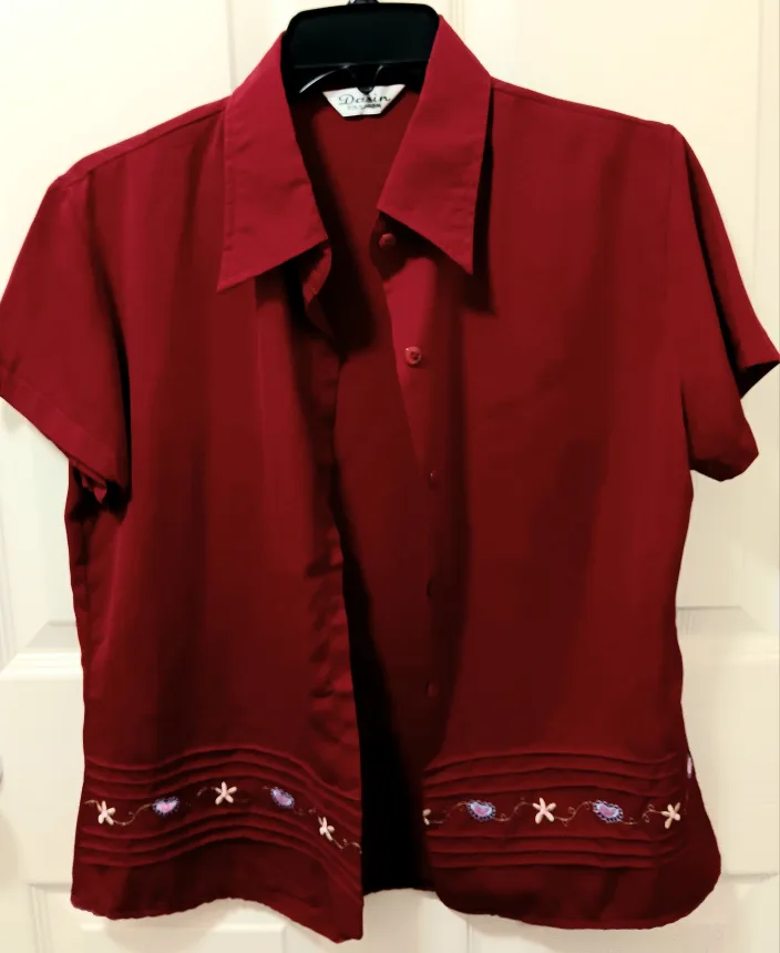 Women's Burgundy Embroidered Blouse Size Medium image indicator(5)