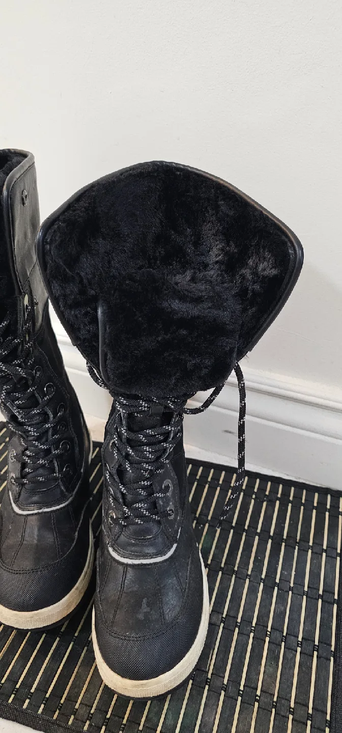 ALDO Black Winter Boots - Size 8 image indicator(4)