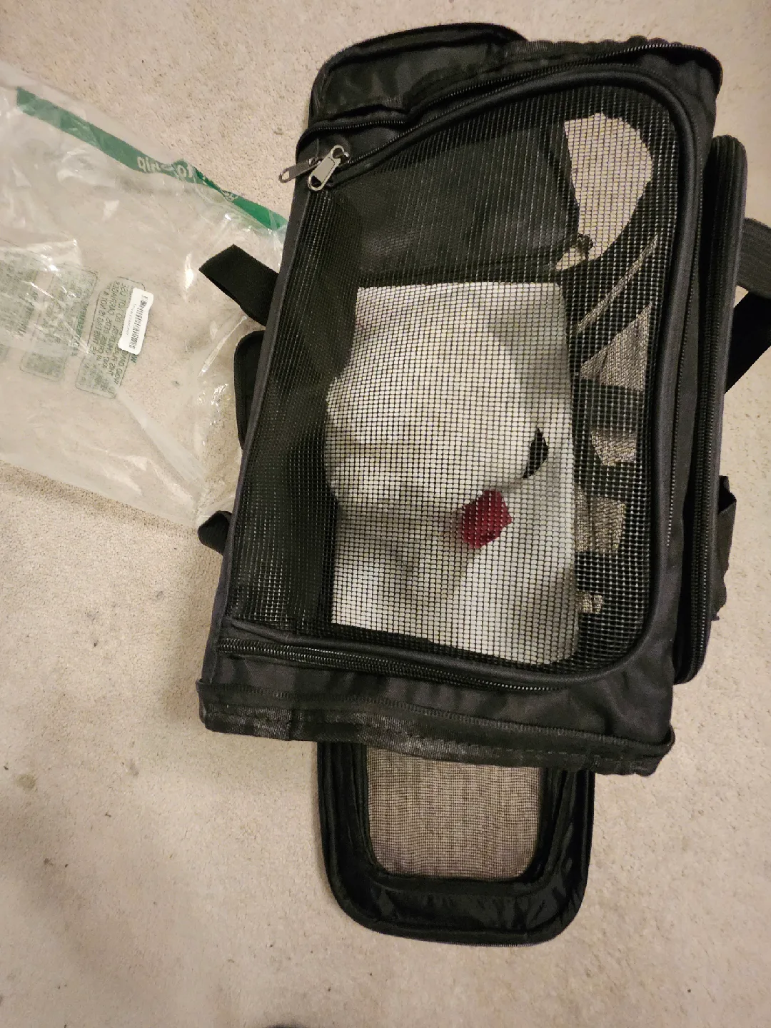 New Black Soft-Sided Pet Carrier image indicator(5)