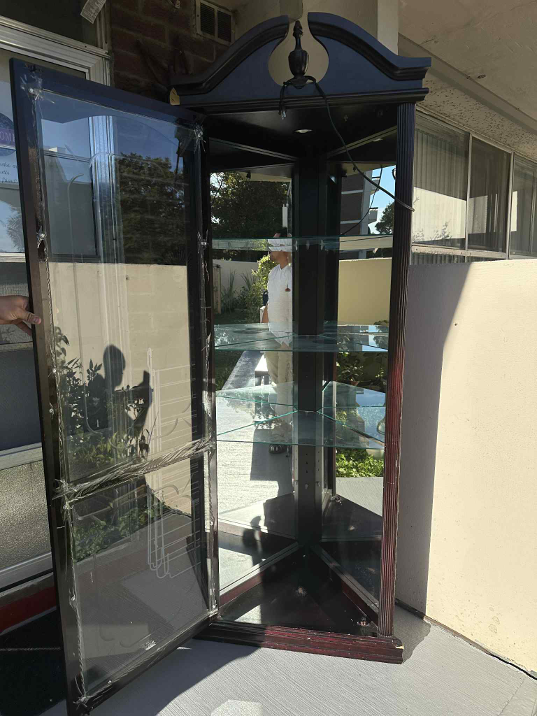 Display Cabinet with Glass Shelves - photo 4