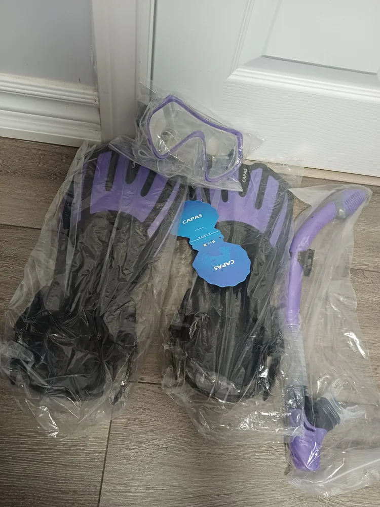 New Capas Snorkel Set - Mask, Fins, Snorkel thumbnail