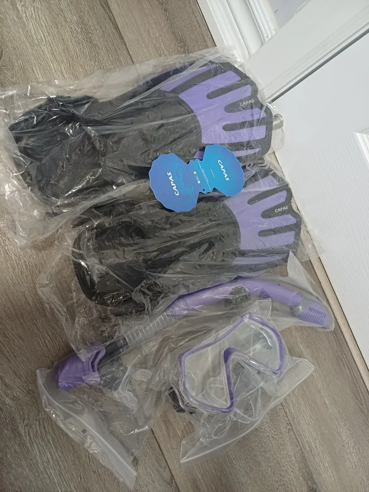 New Capas Snorkel Set - Mask, Fins, Snorkel image indicator(2)