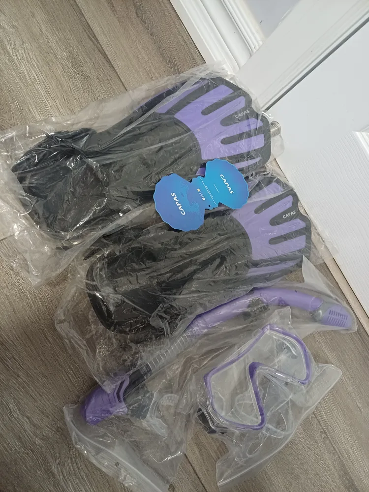 New Capas Snorkel Set - Mask, Fins, Snorkel image indicator(4)