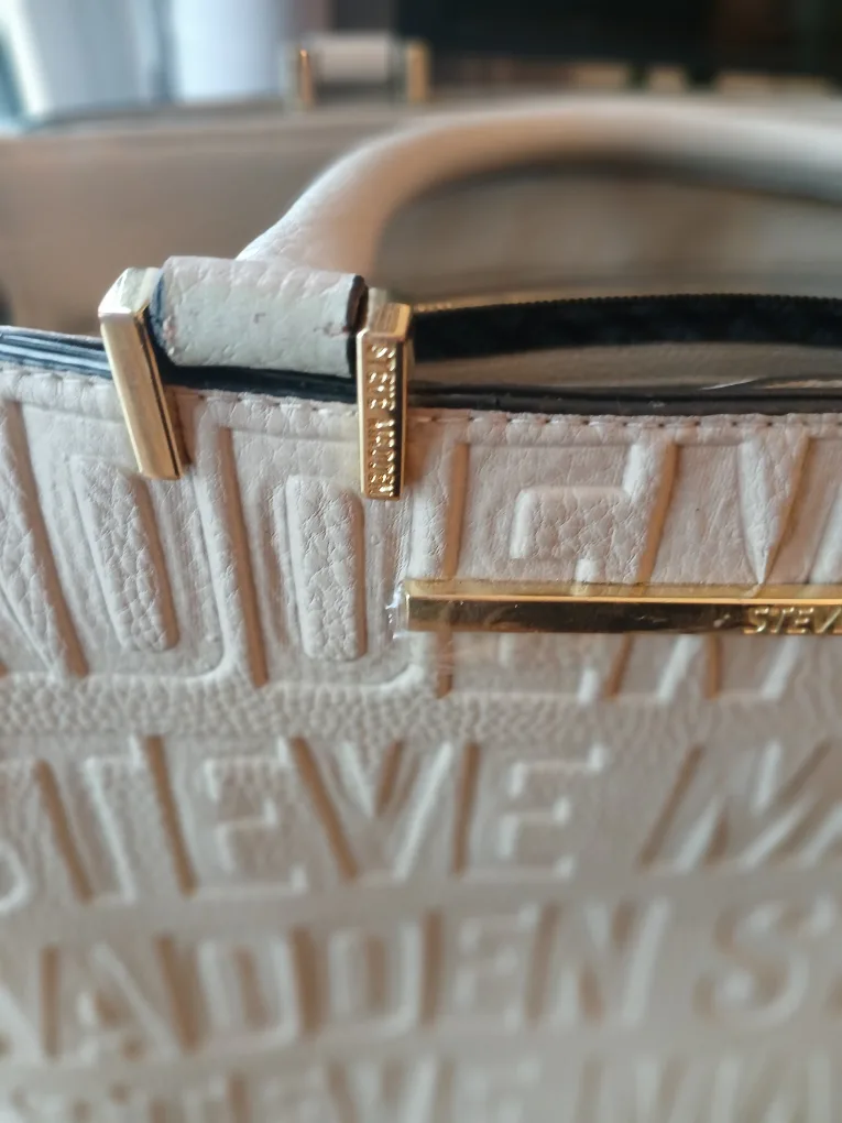 👜 Steve Madden Embossed Cream Handbag ✨ image indicator(3)