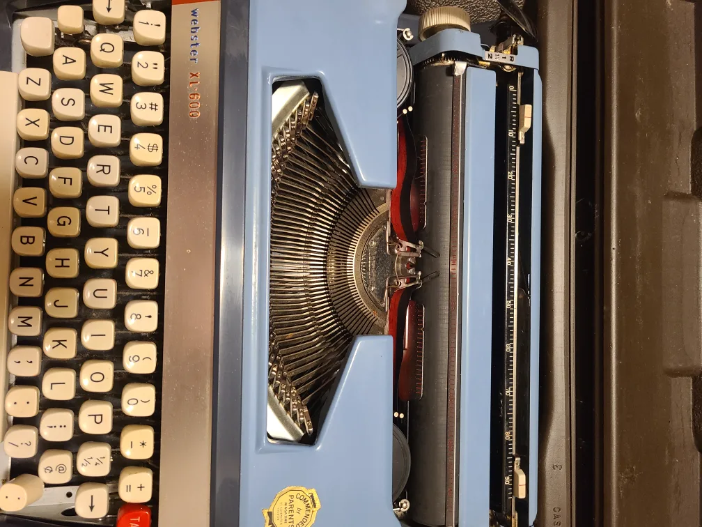 Brother Webster XL-600 Typewriter w/ Case image indicator(6)