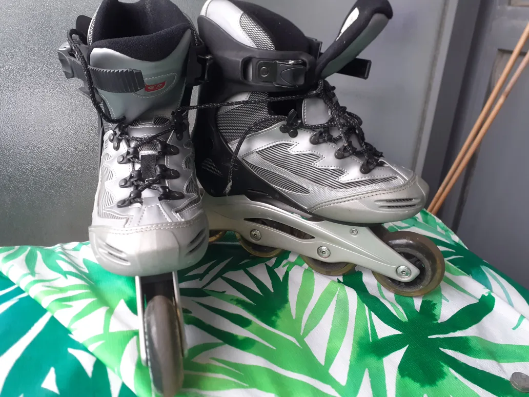 Salomon Inline Skates - Women's Size 7 thumbnail
