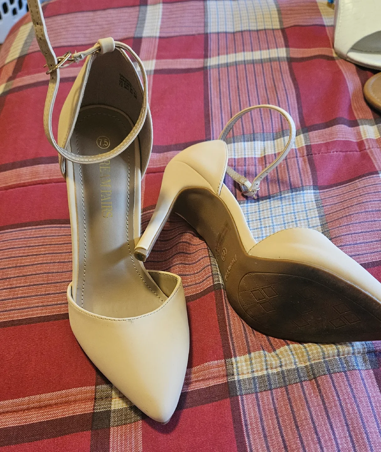 Dream Pairs Beige Heels - Size 7.5 image indicator(3)