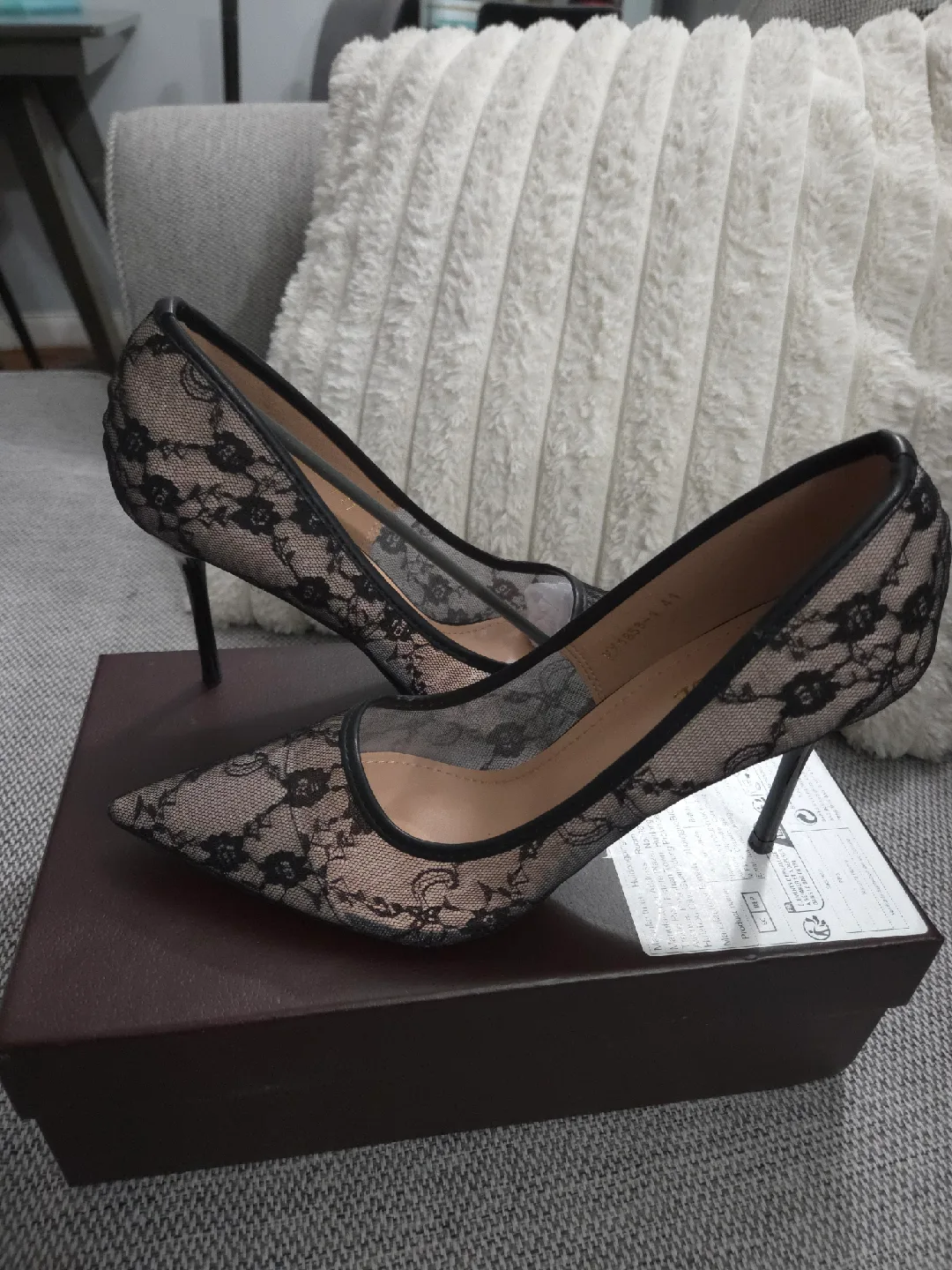 BIGTREE Black Lace Pointed Toe Heels - Size 40 (US 9) thumbnail