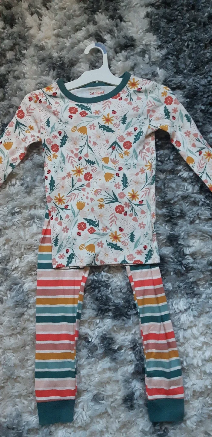 Cat & Jack Size 6 and 8 Sleepwear Set image indicator(2)