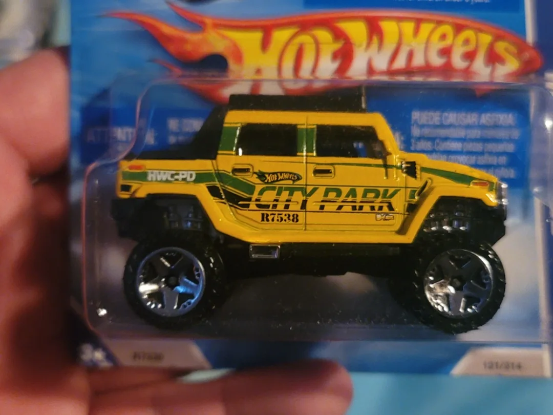 Hot Wheels Hummer H2 Yellow City Park image indicator(2)