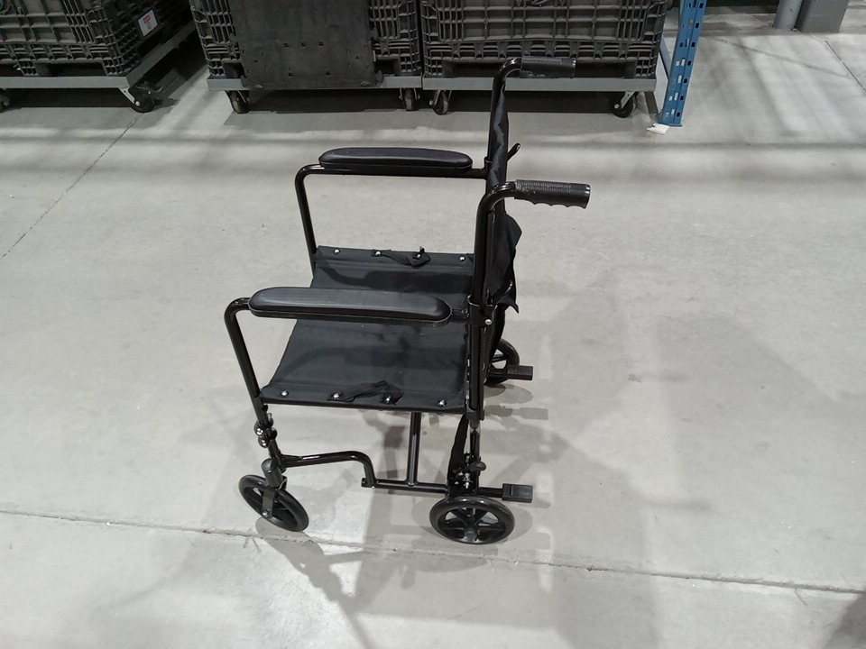 Ezee Life transport chair - 19" - 300lbs capacity - photo 4