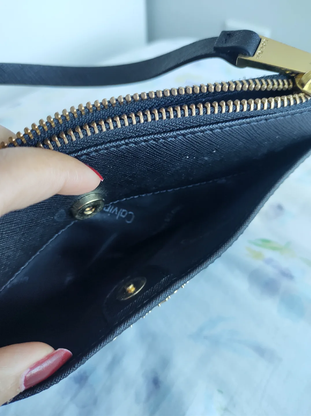 🧡 Calvin Klein Black Wristlet Large image indicator(3)