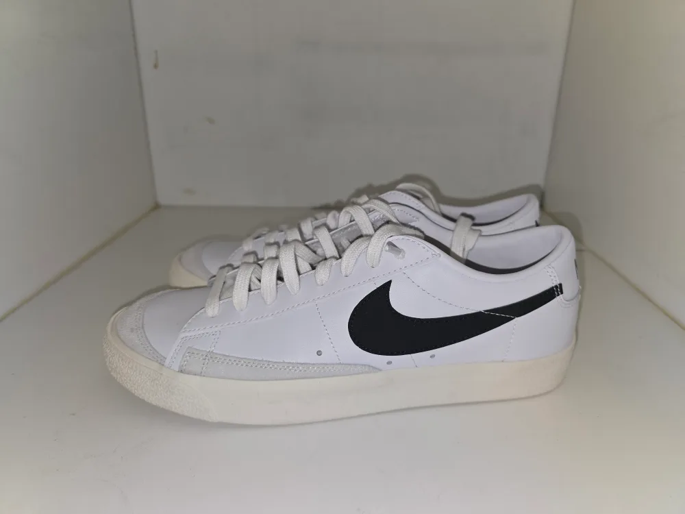 Nike Blazer Low '77 White/Black Sneakers size 10 image indicator(2)