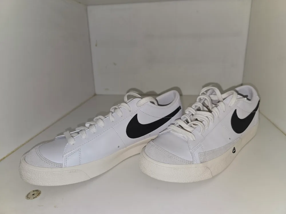 Nike Blazer Low '77 White/Black Sneakers size 10 image indicator(3)