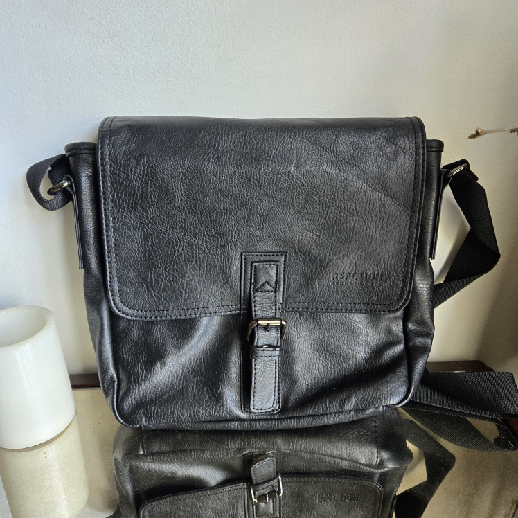 Reaction Kenneth Cole Black Messenger Bag