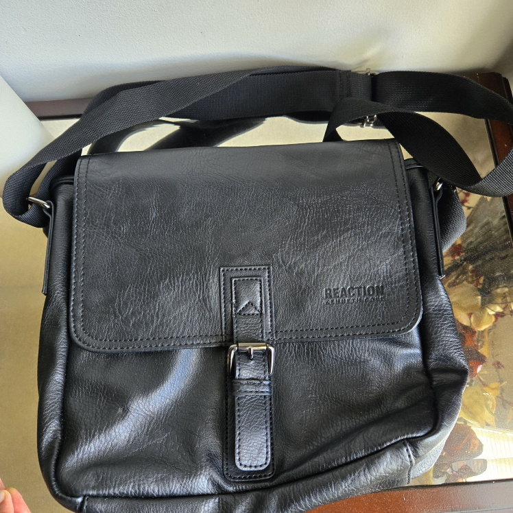 Reaction Kenneth Cole Black Messenger Bag - photo 2