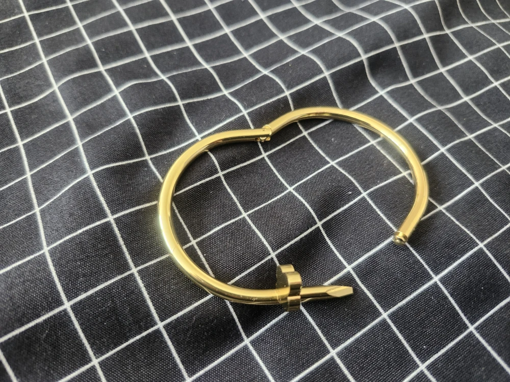 ✨ Fashion Gold Four-Leaf Clover Nail Bracelet – $7 ✨ - photo 2