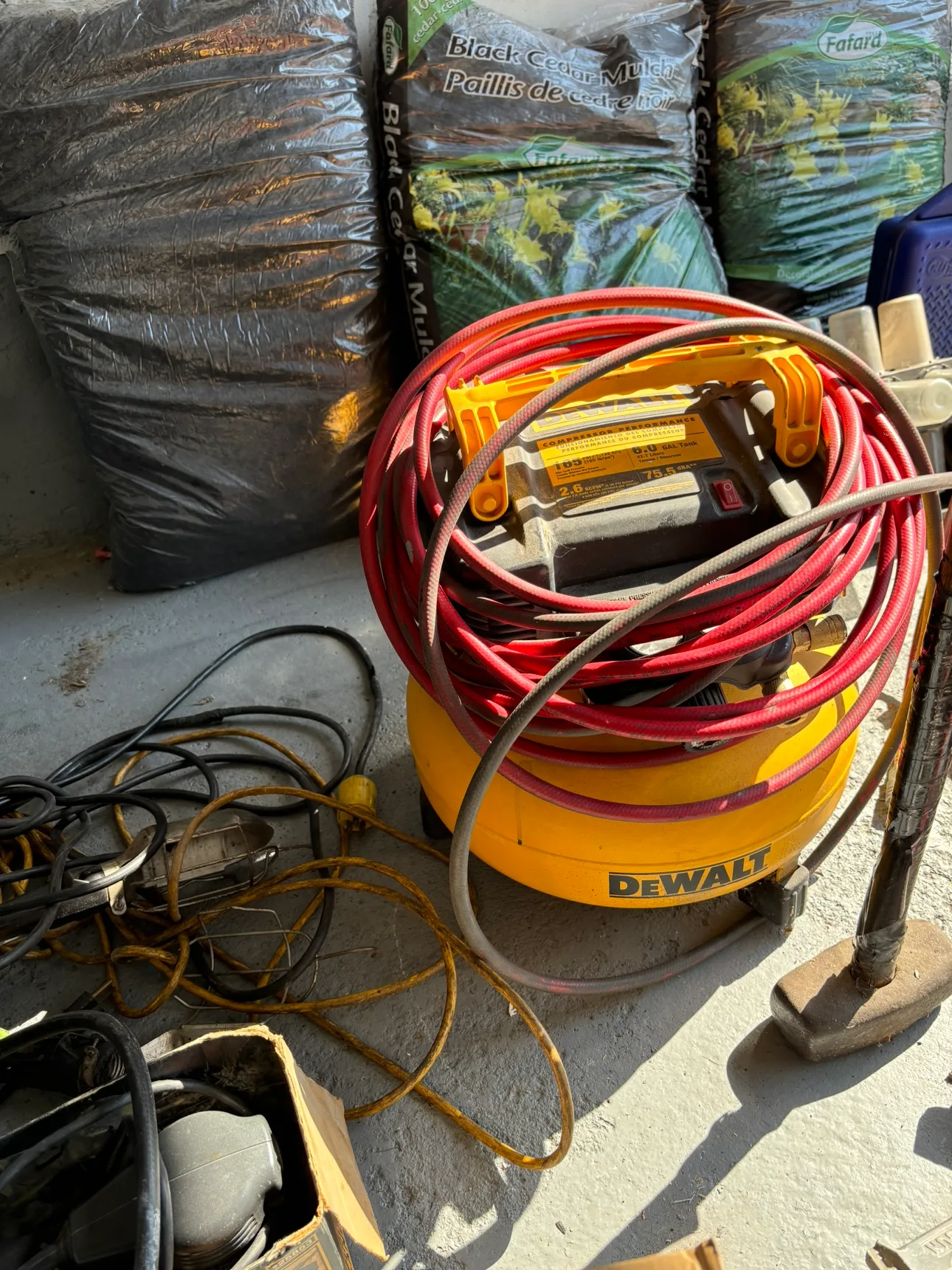 Dewalt compressor image indicator(2)