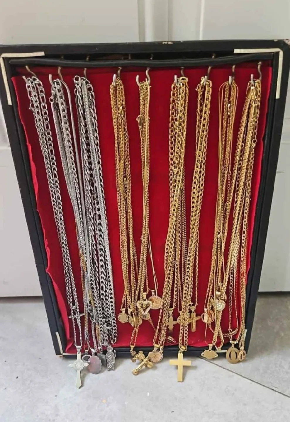 Yanbal Beauty Products & Jewelry image indicator(2)