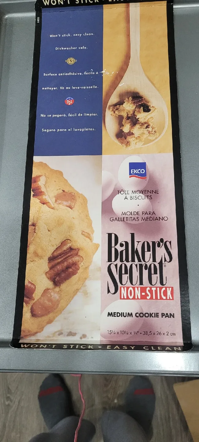 Baker's Secret Non-Stick Medium Cookie Pan image indicator(4)