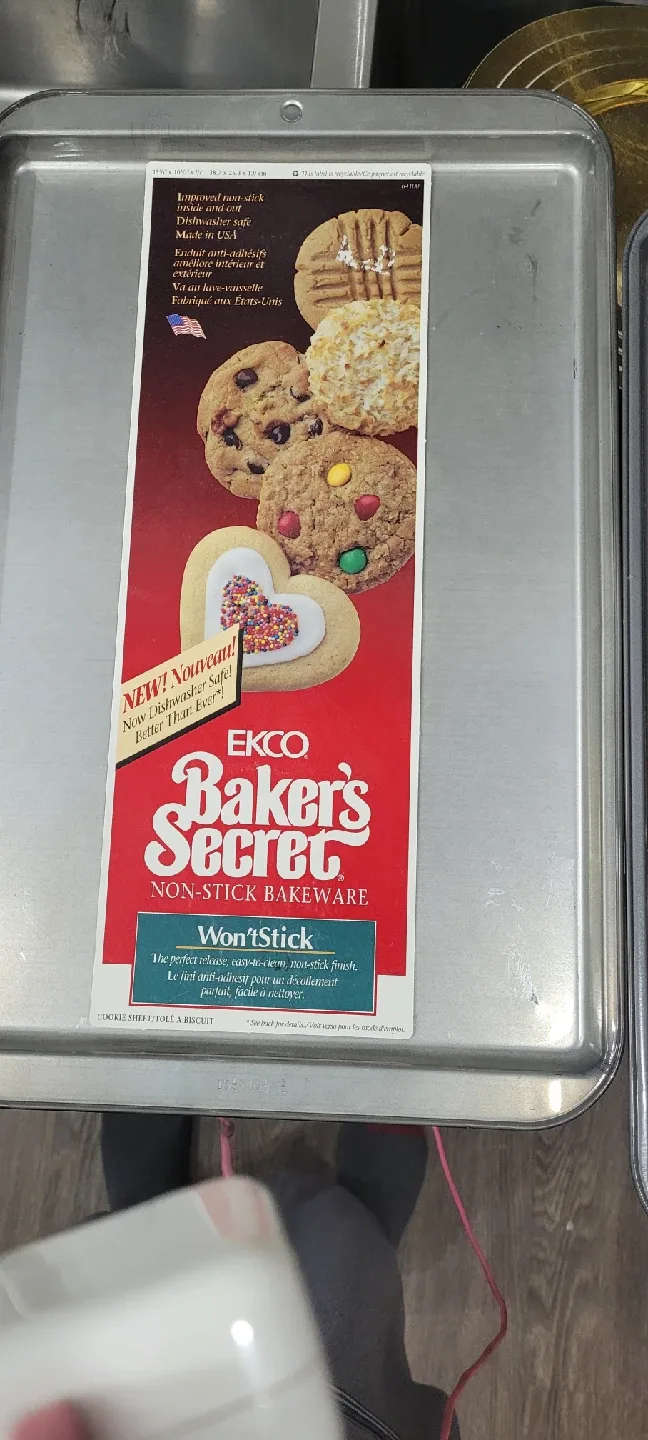 Baker's Secret Non-Stick Medium Cookie Pan image indicator(6)