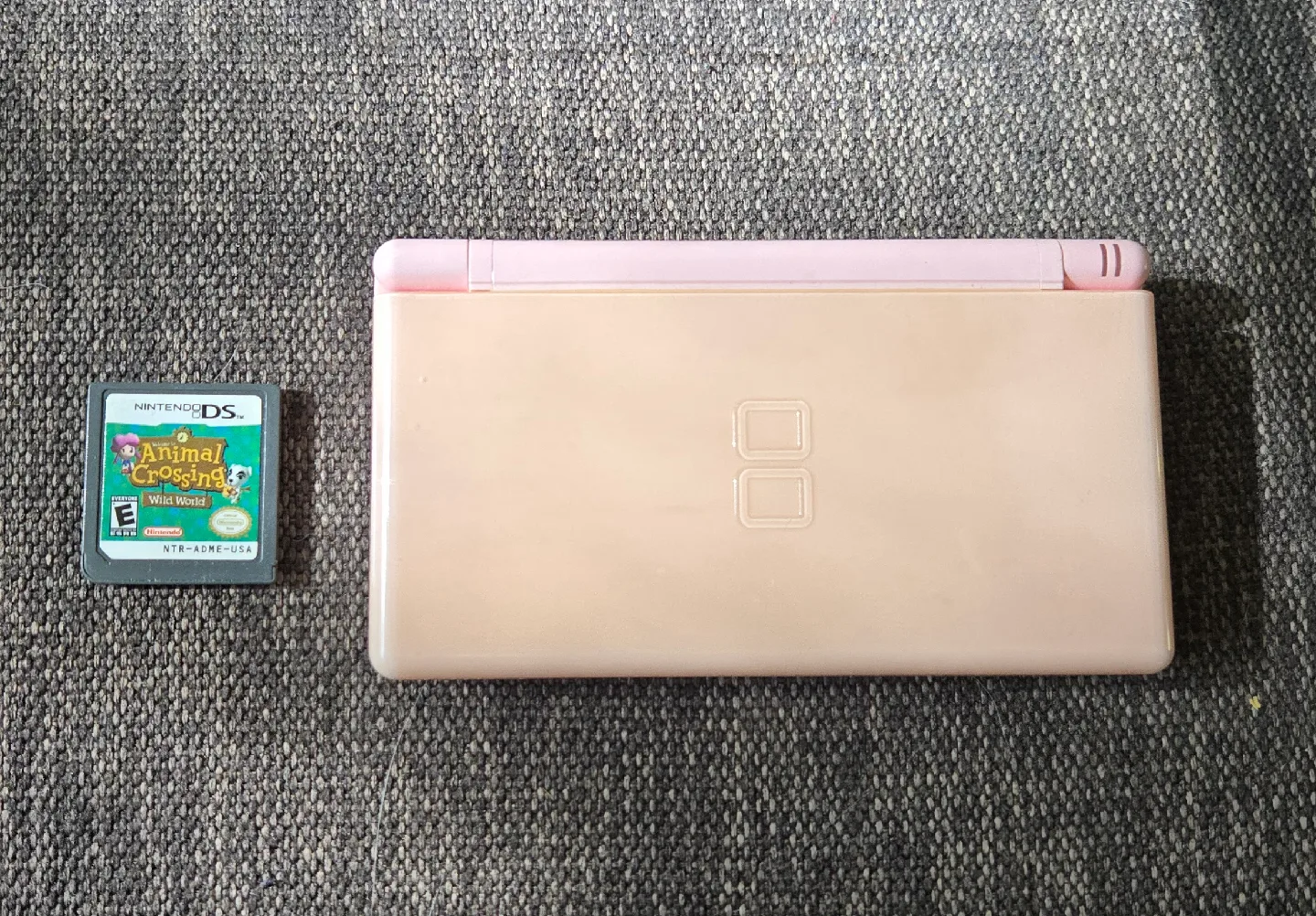 Nintendo DS Lite Pink + Animal Crossing Game image indicator(4)
