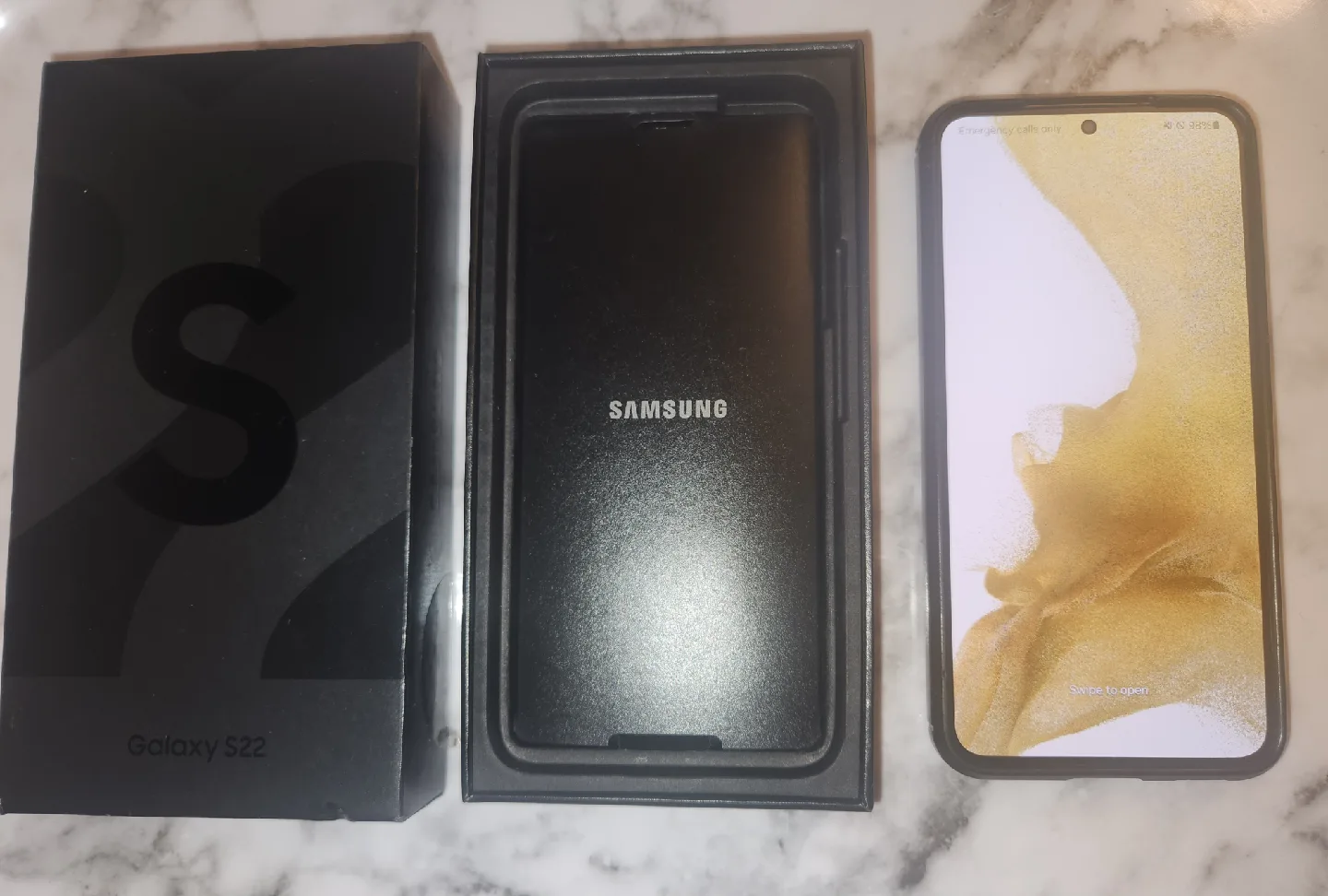 Unlocked Samsung Galaxy S22 128 GB & Accessories Lot thumbnail