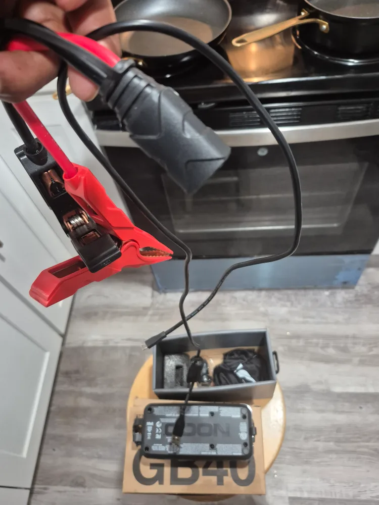 NOCO Boost Plus GB40 1000A 12V Jump Starter image indicator(4)