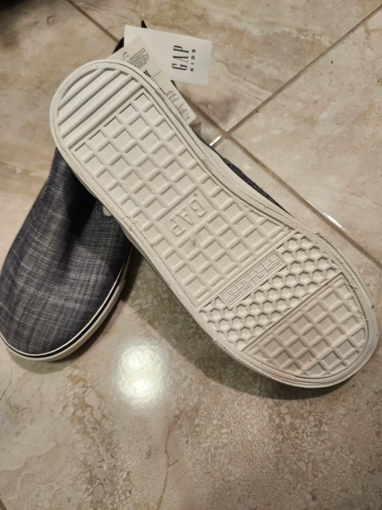 Gap Kids Size 3 Slip-On Sneakers - New! image indicator(2)