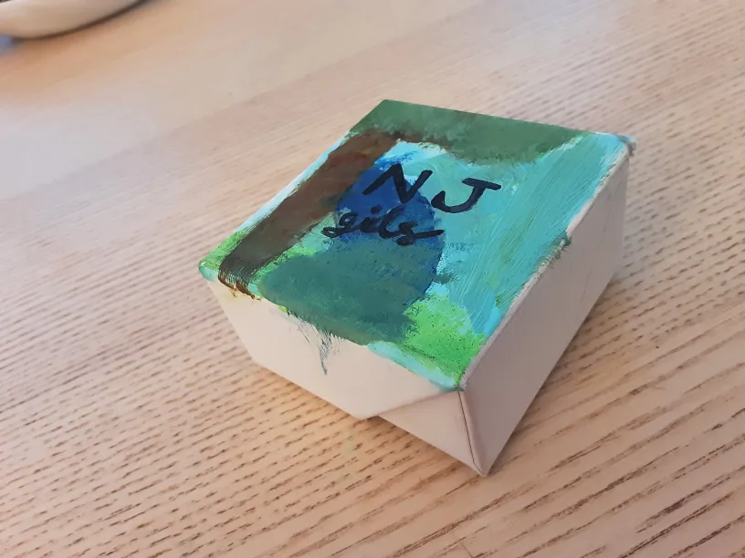 Handmade 'MOM' Beaded Bracelet with Painted Box image indicator(2)