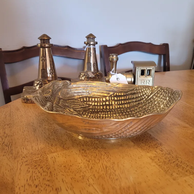 Lot of 4 Vintage Brass Items 30.00 each item or all 4 for 90.00 image indicator(2)